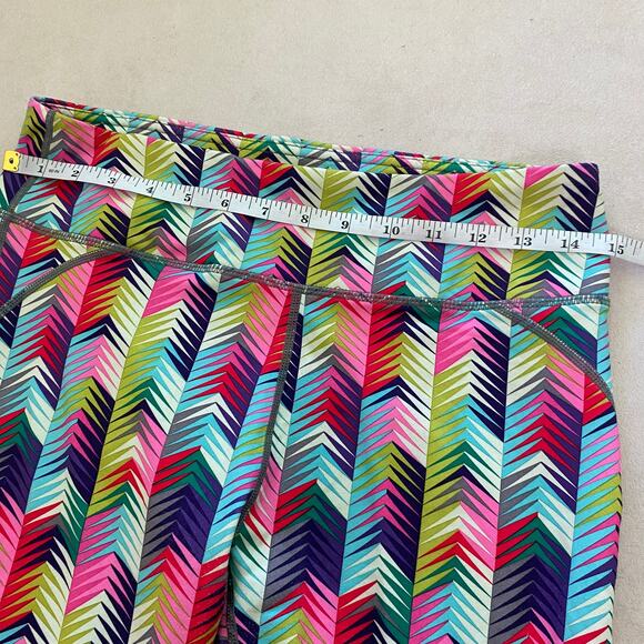 Fabletics Lima Capri Max Compression Leggings Size Medium EUC Geometric Rainbow - Picture 5 of 7